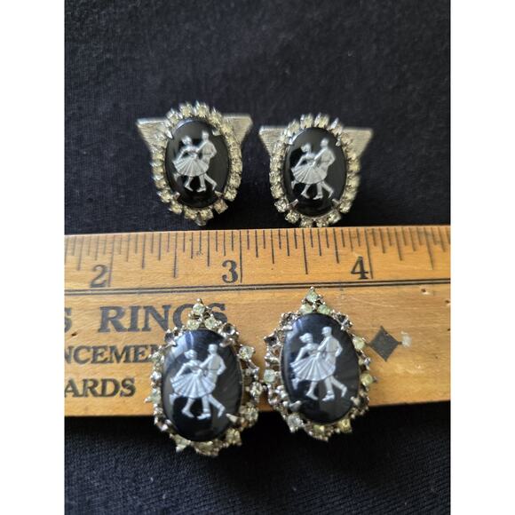 Charming 50s/ 60's square Dancing Couple Clip-On Earrings & Matching Collar Tips - Picture 1 of 11